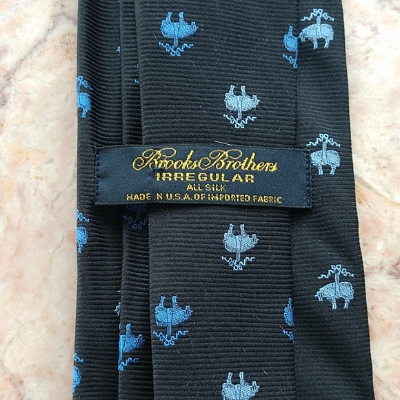 #6 PRICE REDUCED Brooks Brothers HOST PICK NWOT - Picture 1 of 3